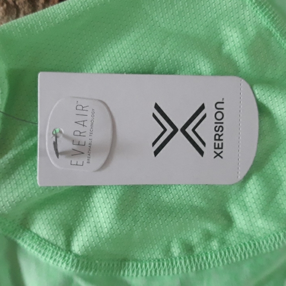*Host Pick*Xersion performance tank top - Picture 2 of 14